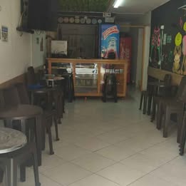 Licorera a 2 cuadras de la estación del metro san Javier