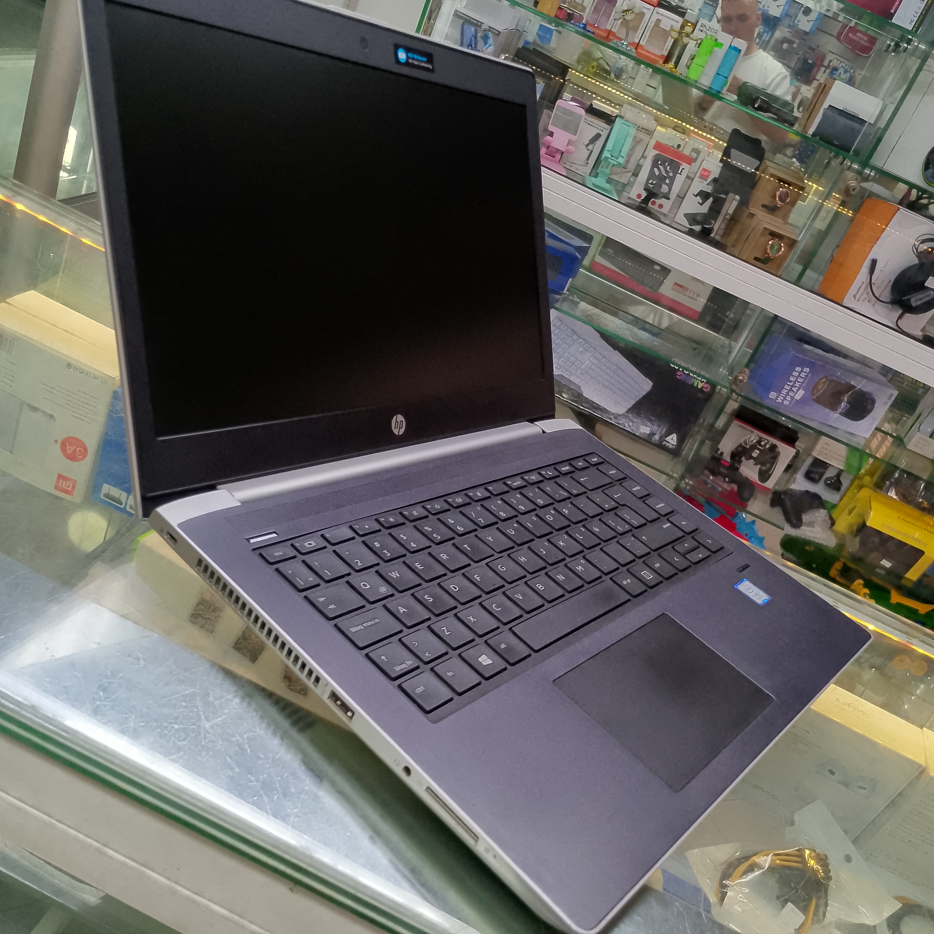 Portátil Hp ProBook 440 G5 core i7 de 8th Gen con 20 GB de ram disco SSD 512GB + 1Tera